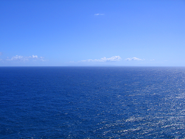 カイヴィ海峡のモロカイ島