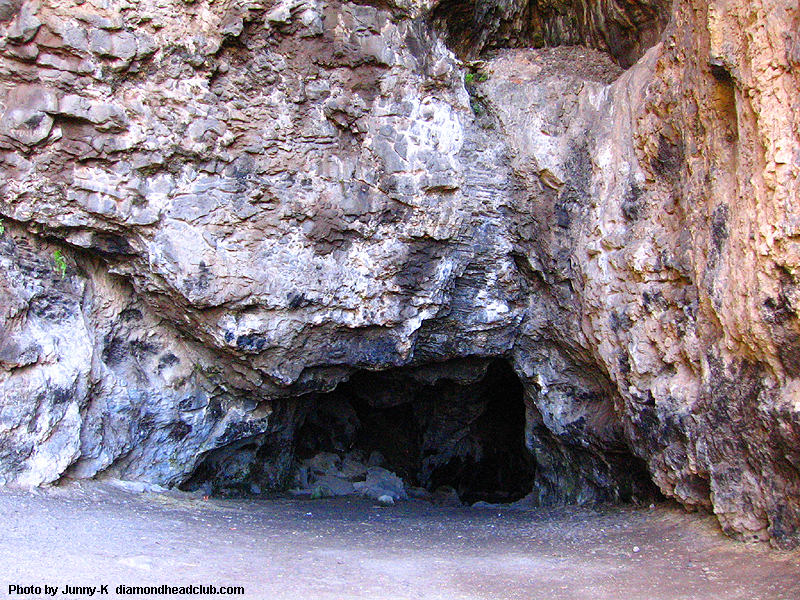 カネアナ洞窟