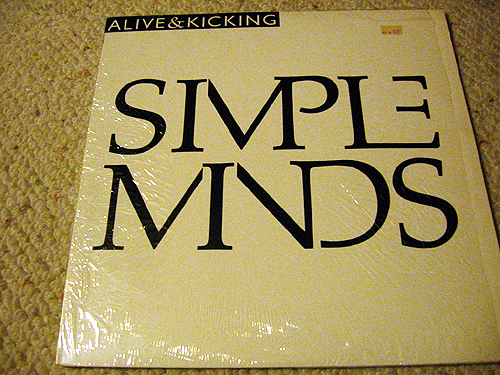 SIMPLE MINDSFALIVE & KICKING